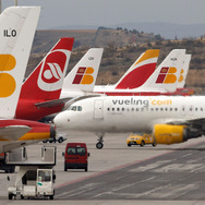マドリード空港。イベリア航空機は塗装を変更中。　(c) Getty Images