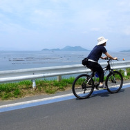 レンタサイクルで江田島の道を走る。潮風が心地よい
