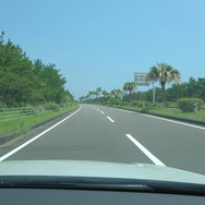 宮崎・一ッ葉道路をクルーズ中。