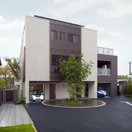 ホンダや東芝などが埼玉に建設した実証実験ハウス。自動運転による駐車が可能（参考画像）