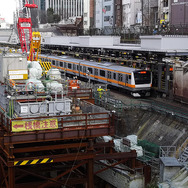 ホーム上空に人工地盤が出現した御茶ノ水駅（2017年1月23日撮影）