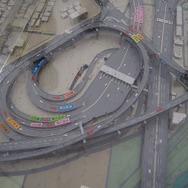 横浜港北JCTの構造模型。今後は東名高速道路を結ぶ「北西線」の建設も予定されている。