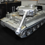 ヘンロンジャパンが展示した1/6スケールのラジコン戦車
