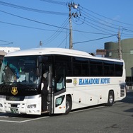 原ノ町駅で発車を待つ竜田行きの代行バス。2月16日から富岡に停車する。