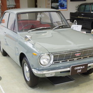 1966年発売の初代カローラ