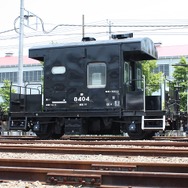 ヨ8000形（ヨ8404）：車掌が乗務するための貨車（車掌車）。ヨ8404は5月5日に開催された東京貨物ターミナル駅の一般公開イベントでも展示された。
