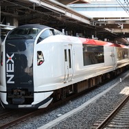 成田空港アクセスの『成田エクスプレス（NEX）』。一部の列車が横須賀線の横須賀駅まで延長運転される。