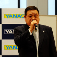 2015年ヤナセ・ジャイアンツMVP賞贈呈式に登壇したヤナセ井出健義社長（東京、12月3日）
