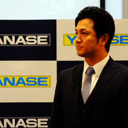 2015年ヤナセ・ジャイアンツMVP賞に選ばれた高橋由伸新監督（東京、12月3日）
