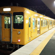 新山口駅から草江駅までは、宇部線電車（1855M）で。全員座れていたほどの乗車率