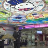 サンリオキャラによる装飾が完成した京王多摩センター駅の改札前コンコース。