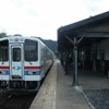 若桜鉄道は鳥取県東部の郡家～若桜間を結ぶ若桜線を運営している。写真は公有民営の上下分離経営に移行する前の若桜駅（2005年9月）。