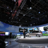 新型オデッセイを披露するアメリカン・ホンダ自動車部門専務副社長のジョン・メンデル。　(c) Getty Images