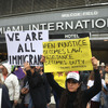 トランプ大統領の移民規制に対し北米各地の空港で抗議活動。　(c) Getty Images