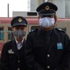 圓福寺飯沼観音の住職にご祈祷頂いたという厄除マスクを「サバイバルマスク」として発売している銚子電鉄。何度でも洗って使える布マスクとなっている。