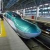 新青森駅で発車を待つ東北新幹線E5系「はやぶさ」。E5系も増備され、東京発着の「はやぶさ」は10.5往復に増える。