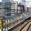 秋葉原駅のホームから東京駅方面に伸びる東北縦貫線の高架橋。この先で東北新幹線の高架上に進入し、神田駅付近は新幹線と縦貫線の二重高架となる。