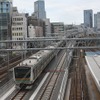 秋葉原駅総武線ホームの南側から眺めた東北縦貫線の試運転列車（E233系）。