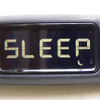 就寝時はスリープモードにすることで、睡眠中の体の動きを計測する。