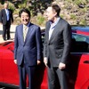 安倍首相とテスラモーターズのイーロン・マスクCEO（今年4月）