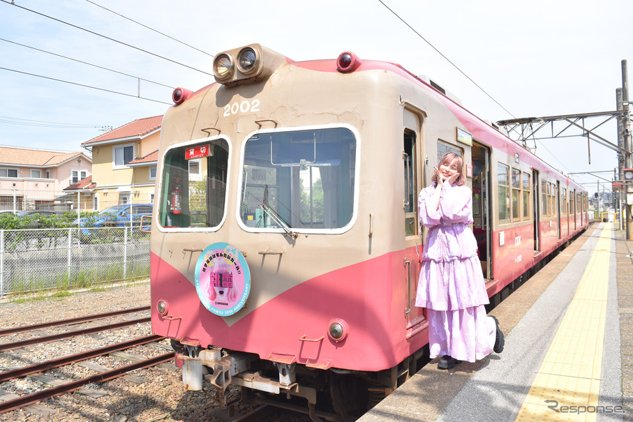 5月にはタレントのきゃりーぱみゅぱみゅが訪れ、「問題だらけの“もんだいがある”きゃりー電車」に乗車。攻めの姿勢で話題に事欠かない銚子電鉄の快進撃が今後も続きそうだ。