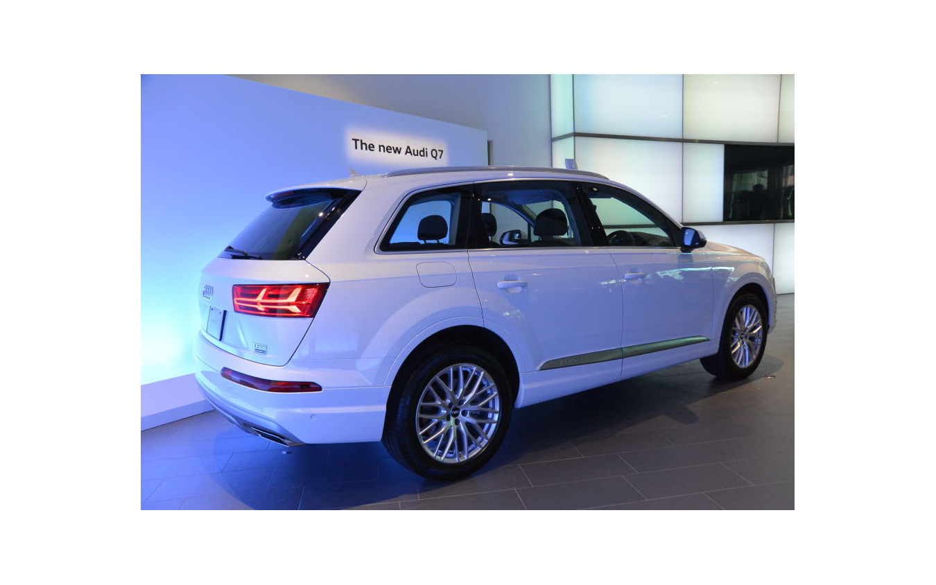 アウディ Q7 新型 2リットル新設定 国産高級ミニバンからの代替え狙う レスポンス Response Jp アウディ Q7 新型 2リットル新設定 国産高級ミニバンからの代替え狙う レスポンス Response Jp