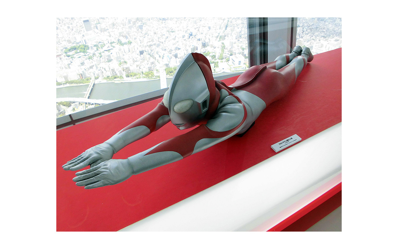 地上450m 東京スカイツリーに歴代ウルトラマン飛来 特撮ジオラマや小道具も 21枚目の写真 画像 レスポンス Response Jp 地上450m 東京スカイツリーに歴代ウルトラマン飛来 特撮ジオラマや小道具も 21枚目の写真 画像 レスポンス Response Jp