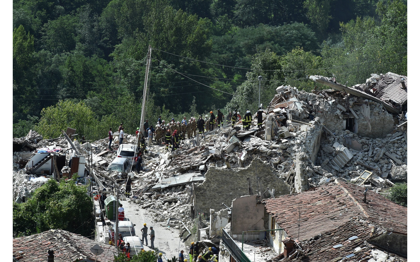 ラ フェラーリ 1台のみを追加生産 イタリア地震のチャリティに 6枚目の写真 画像 レスポンス Response Jp