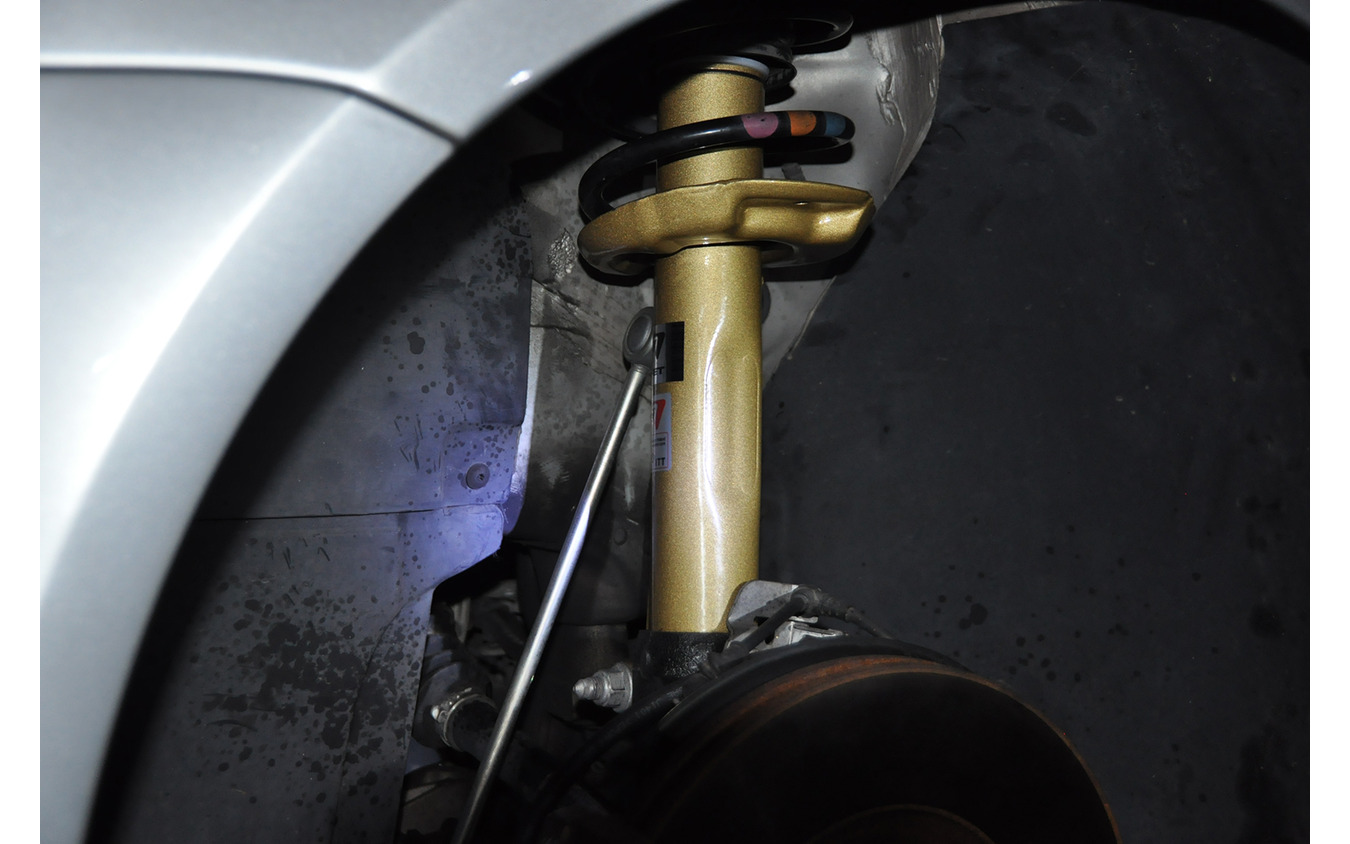 上質な走りに生まれ変わるショックアブソーバー Koni の実力 レスポンス Response Jp