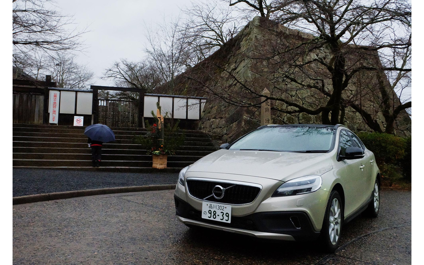 ボルボ V40クロスカントリー 3600km試乗 前編 セグメント最高峰の 疲れないクルマ 井元康一郎 レスポンス Response Jp