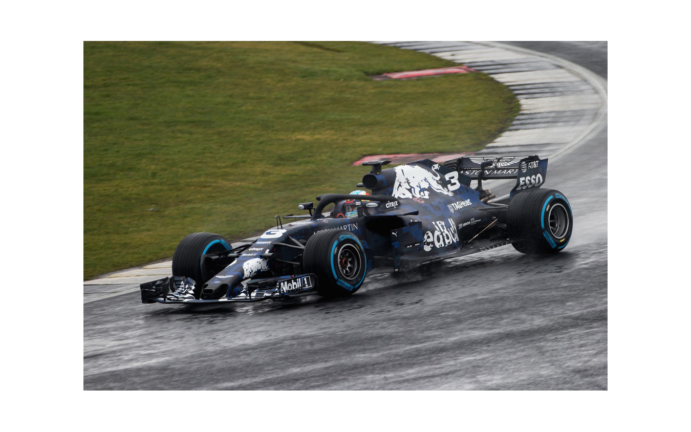 F1 レッドブル スペシャルカラー で18年マシンを公開 レスポンス Response Jp F1 レッドブル スペシャルカラー で18年マシンを公開 レスポンス Response Jp