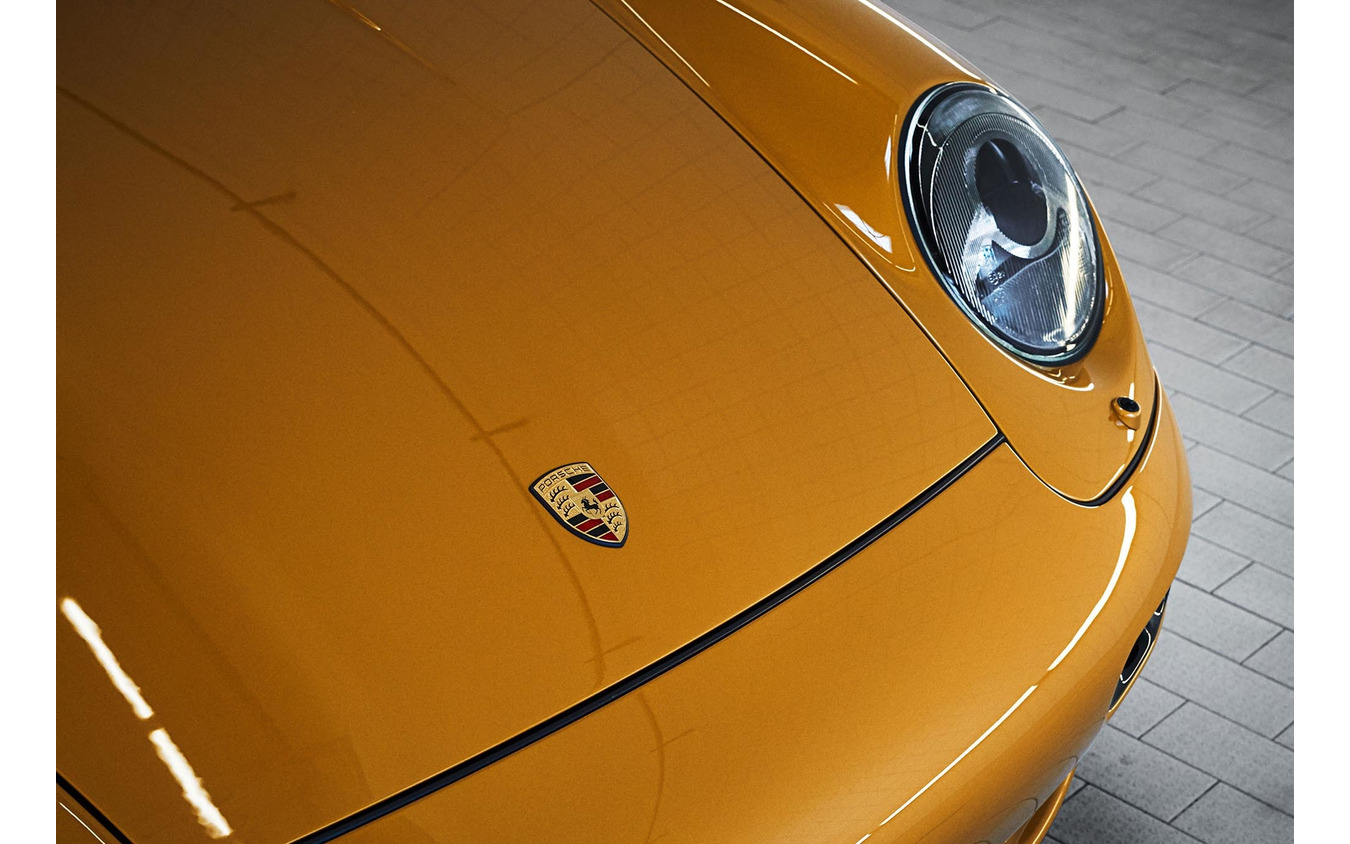 なぜポルシェが993型ターボsをレストアし 金ピカの 新車 を作ったのか レスポンス Response Jp