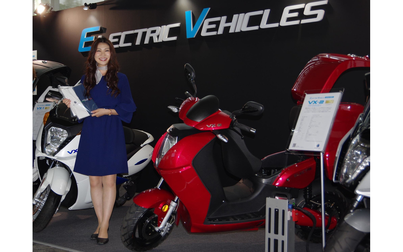 3輪バイクのADIVAが「京都スマートシティエキスポ2018」で新型電動バイク4台を展示。