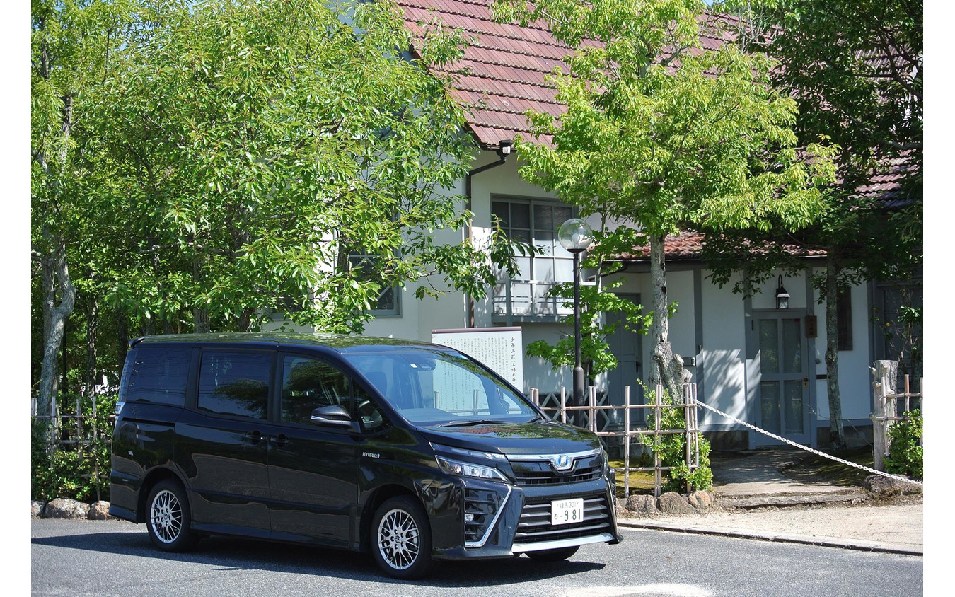 トヨタ ヴォクシー 3600km試乗】セレナ、ステップワゴンに対する決定的 