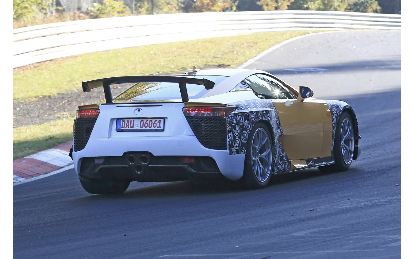 レクサス LFA をベースとしたプロトタイプがニュルブルクリンクを走行(スクープ写真)