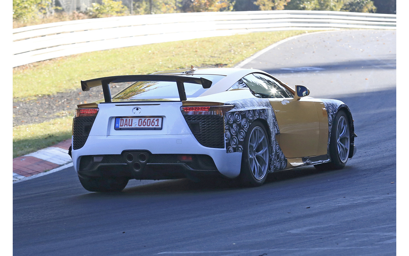 レクサス LFA をベースとしたプロトタイプがニュルブルクリンクを走行（スクープ写真）