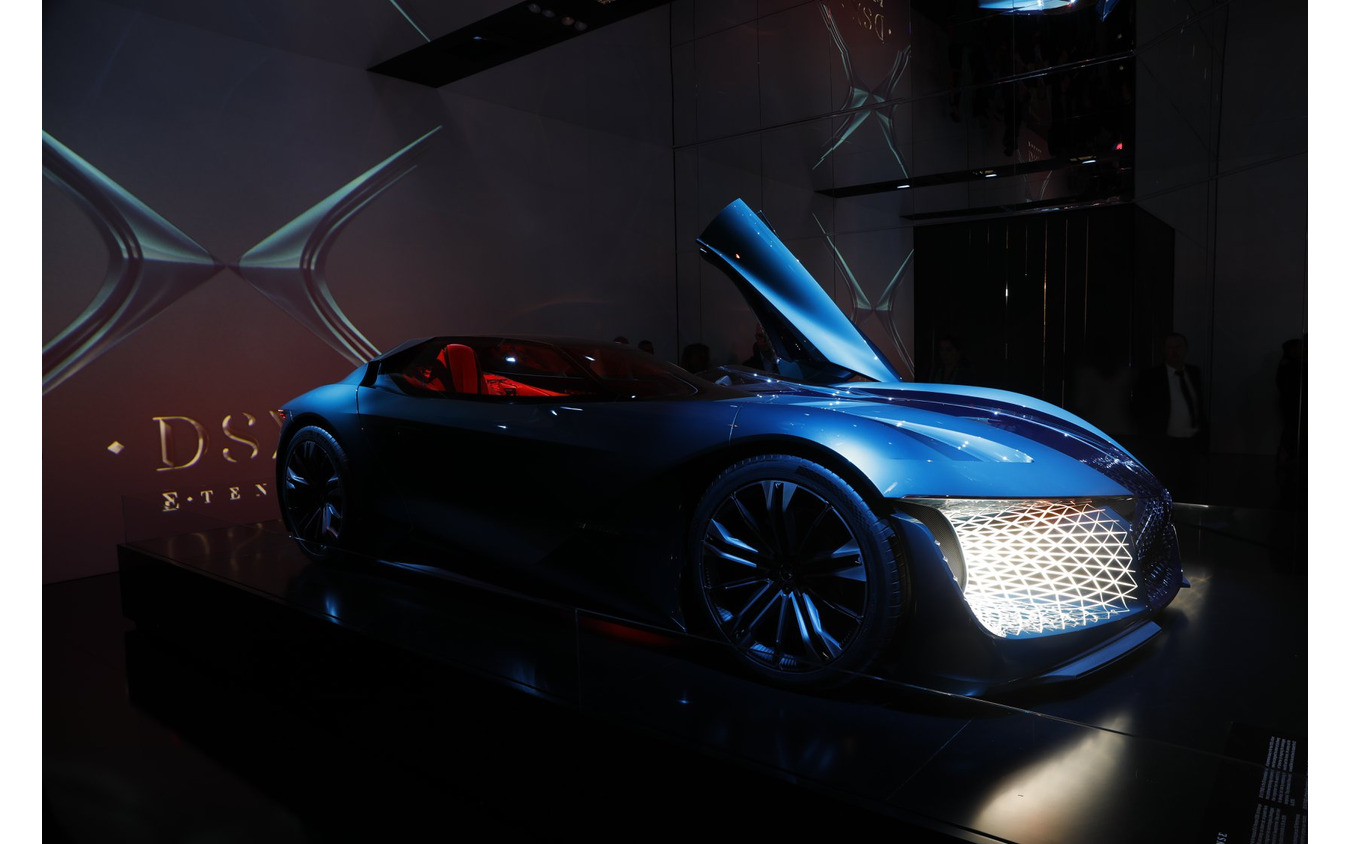 DS の X E-Tense(パリモーターショー2018)
