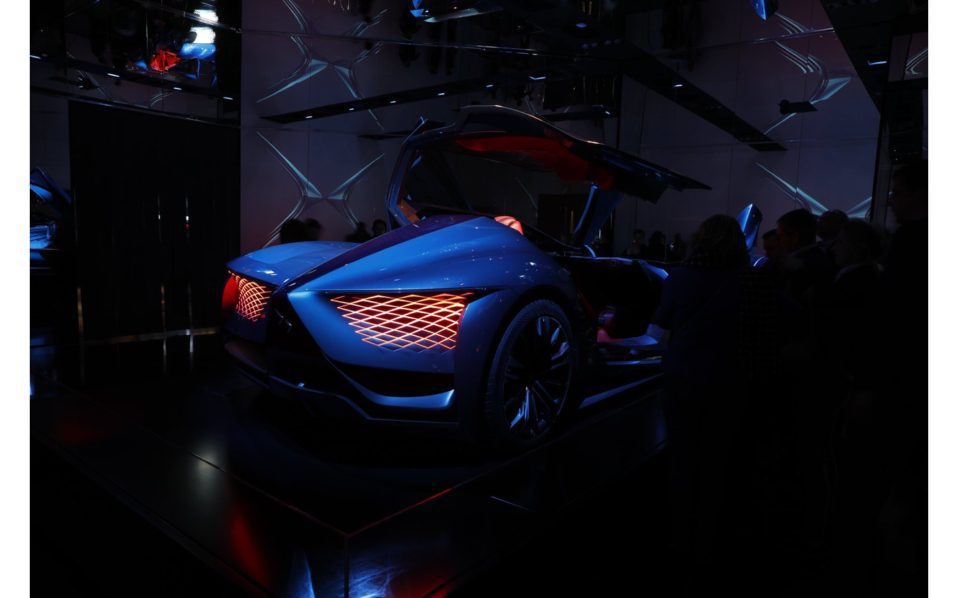 DS の X E-Tense(パリモーターショー2018)