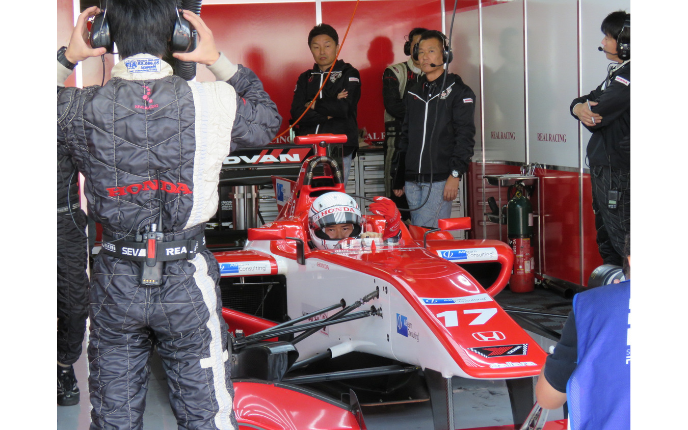 予選5位の#17 塚越広大。