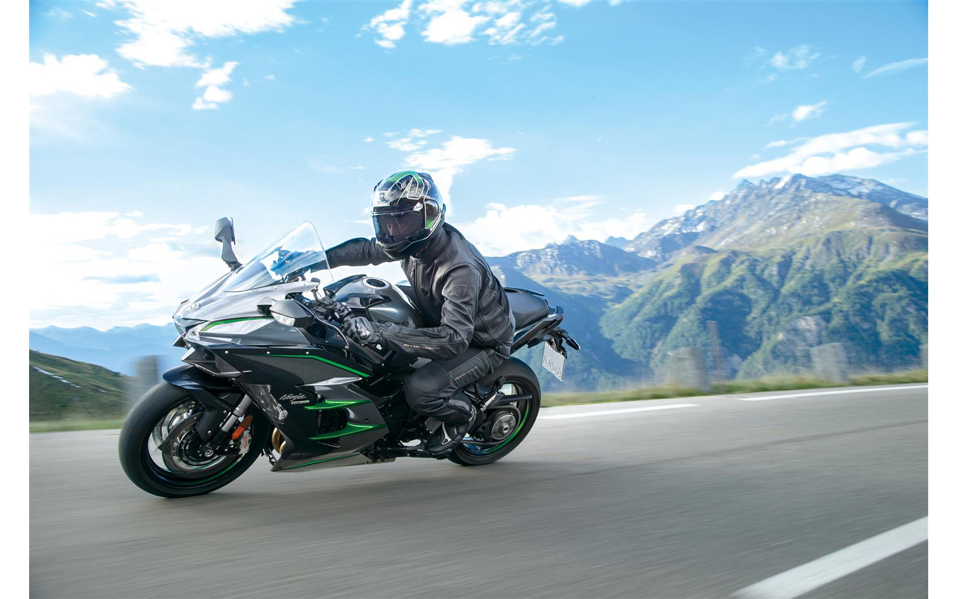 カワサキ Ninja H2 SX SE+