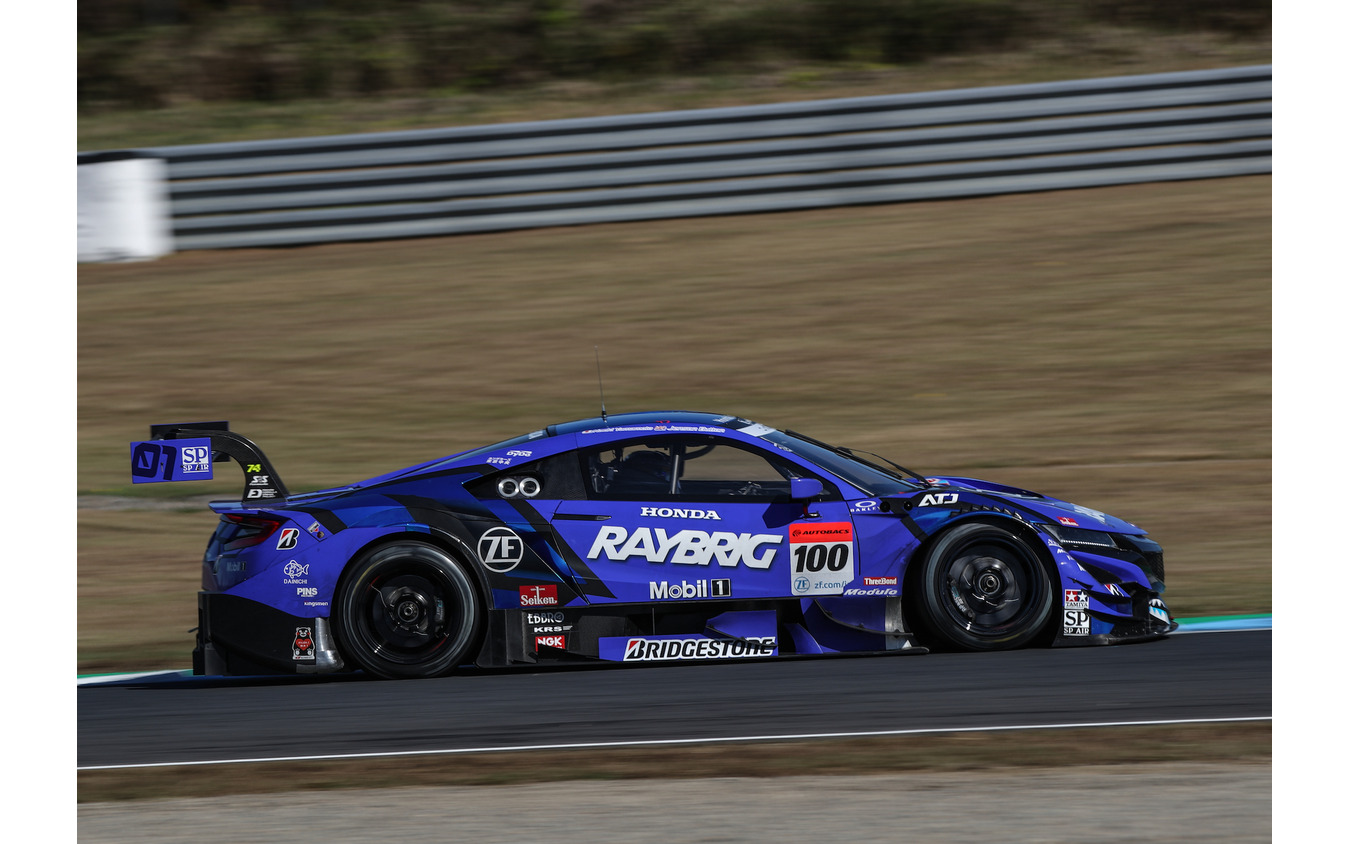 GT500クラス予選2位の#100 NSX(現在ポイント首位タイ)。
