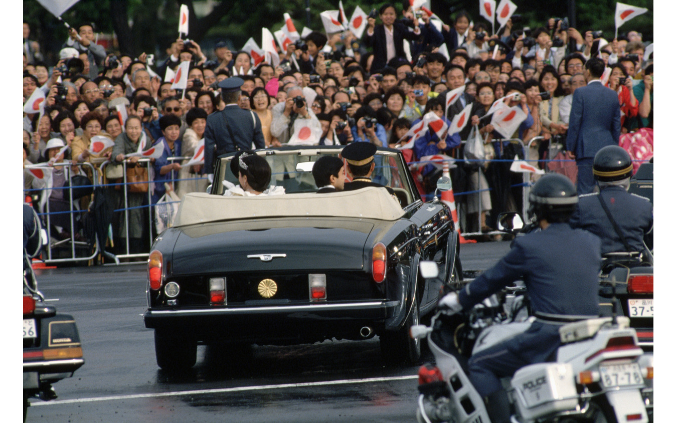 1993年、現皇太子ご夫妻成婚パレード　(c) Getty Images