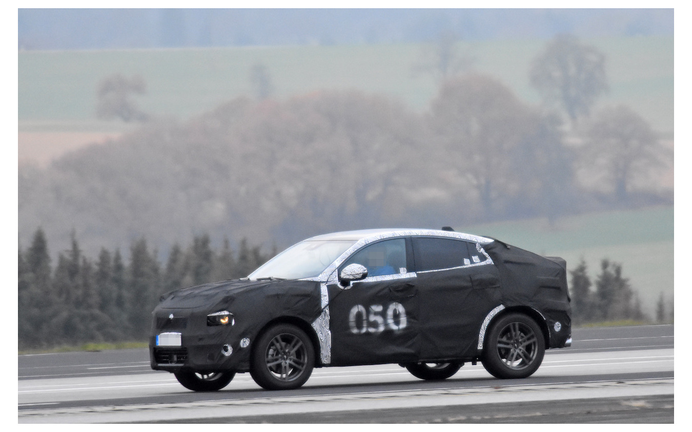 ロータス製SUVのベースとなるLynk & Coの新型プロトタイプ