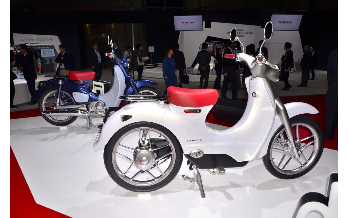 2015年東京モーターショーで披露した『EV-Cub Concept』