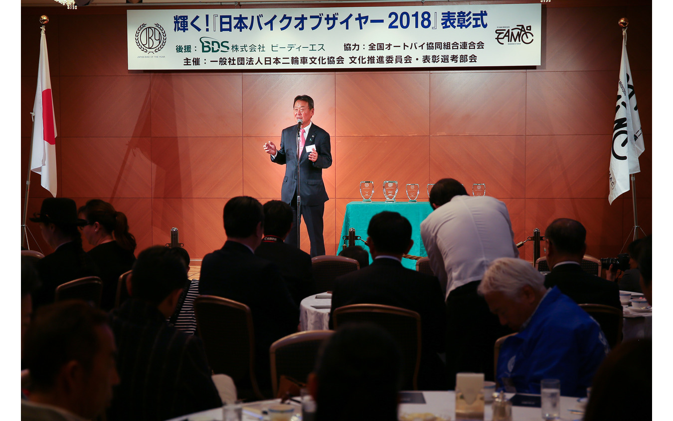 日本二輪文化協会・理事で会長の吉田純一氏。「欧米のようなバイク文化を日本で確立していきたい」と挨拶した。