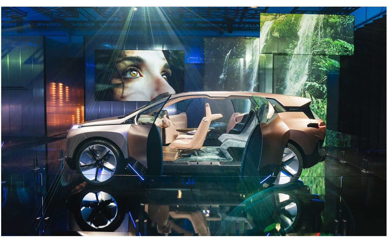 BMW ヴィジョン iNEXT の仮想ドライブ(CES 2019)