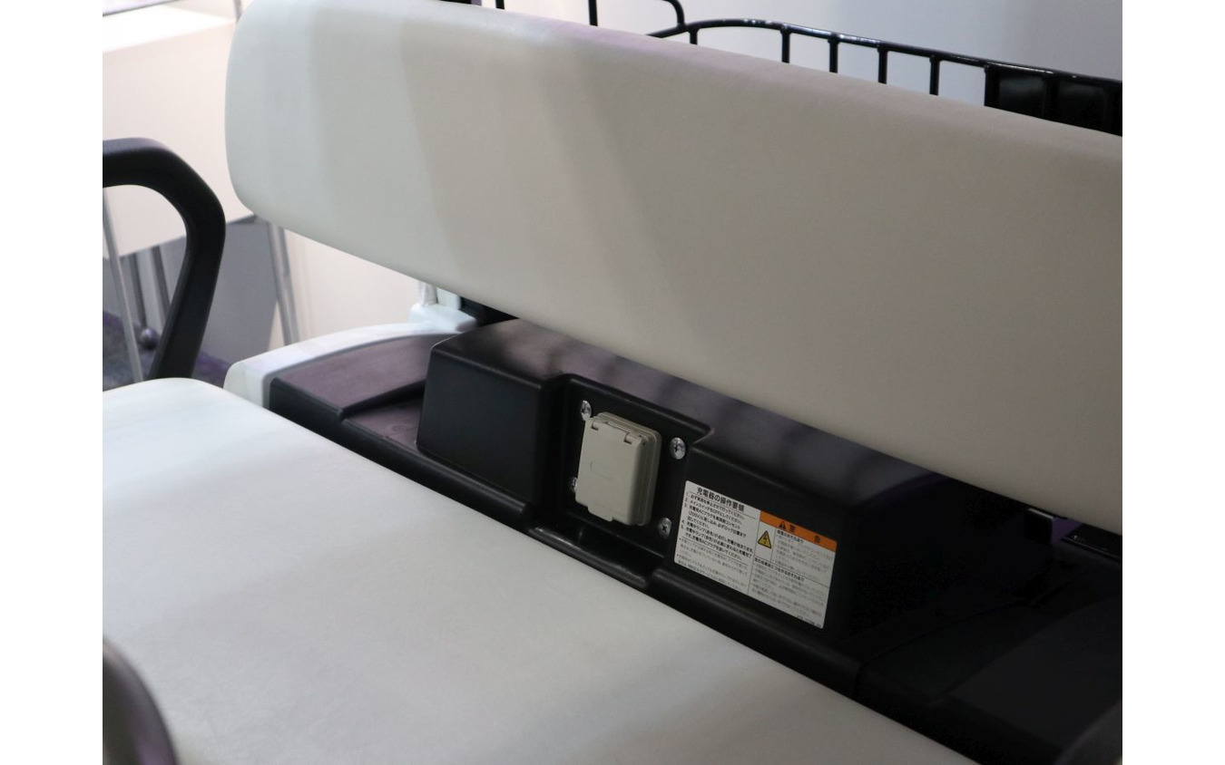 マクニカのブースに展示された「アカデミックパックPRO」。ヤマハの電動カートをベースに自動運転が可能(オートモーティブワールド2019)