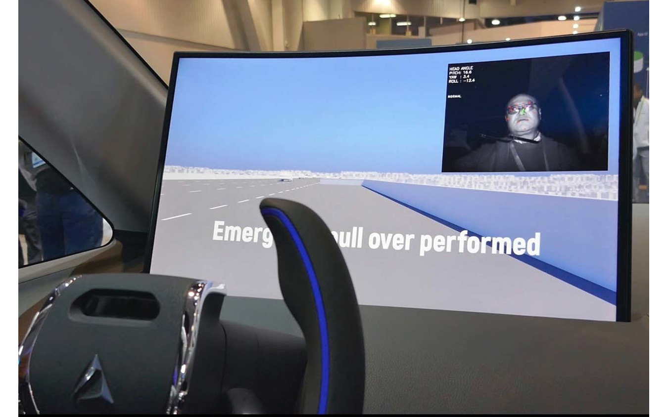 「i-mobility TYPE-C」では、ドライバーの異常に対応し、自動的に路肩へ車両を寄せるシミュレーションが体験できた