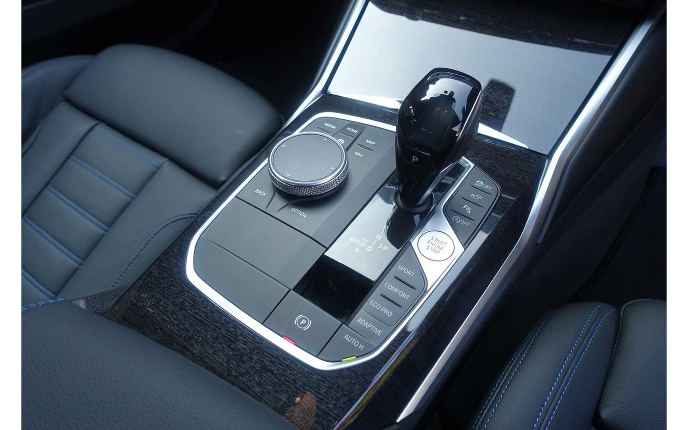 BMW 3シリーズ 新型(330i Mスポーツ)