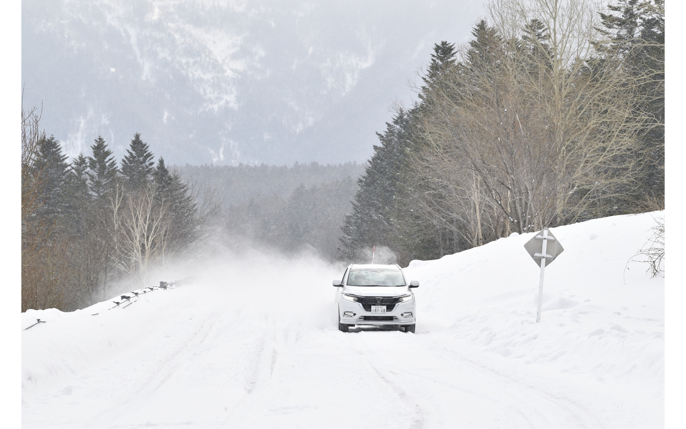 【ホンダ ヴェゼル Modulo仕様 雪上試乗】“雪道”前提ではなく、普通に運転できてしまう…佐藤久実